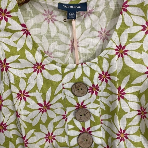 Mod Cloth Floral Linen Top - Picture 13 of 16